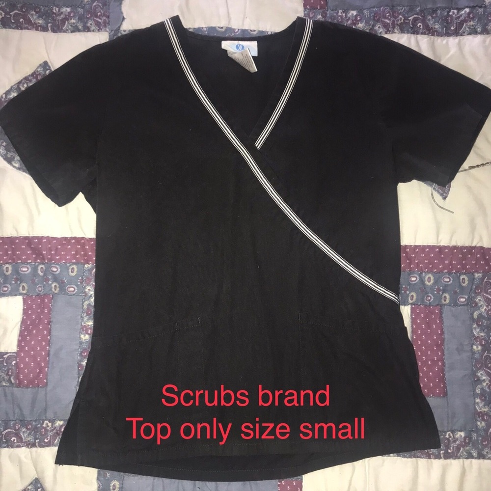 SB scrubs top size small